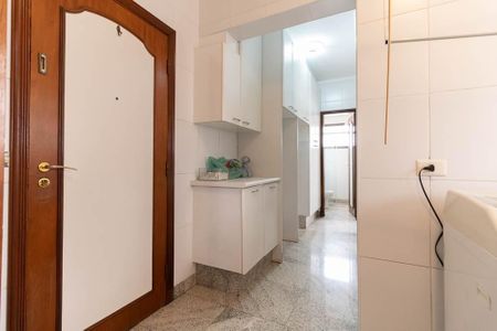 Apartamento à venda com 300m², 4 quartos e 4 vagas Apartamento à venda com 300m², 4 quartos e 4 vagasLavanderia