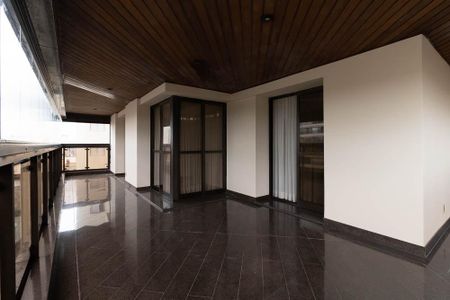 Apartamento à venda com 300m², 4 quartos e 4 vagas Apartamento à venda com 300m², 4 quartos e 4 vagasVaranda da Sala 1