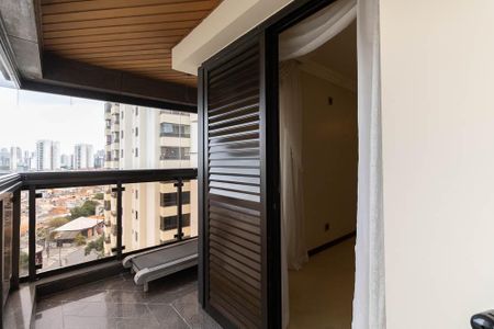 Apartamento à venda com 300m², 4 quartos e 4 vagas Apartamento à venda com 300m², 4 quartos e 4 vagasVaranda da Suíte 1