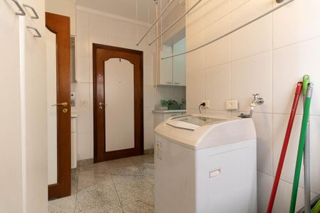 Apartamento à venda com 300m², 4 quartos e 4 vagas Apartamento à venda com 300m², 4 quartos e 4 vagasLavanderia