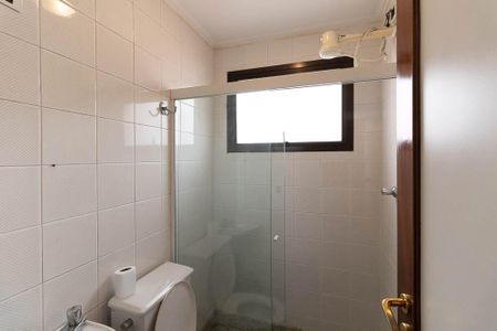 Apartamento à venda com 300m², 4 quartos e 4 vagas Apartamento à venda com 300m², 4 quartos e 4 vagasBanheiro de Serviço