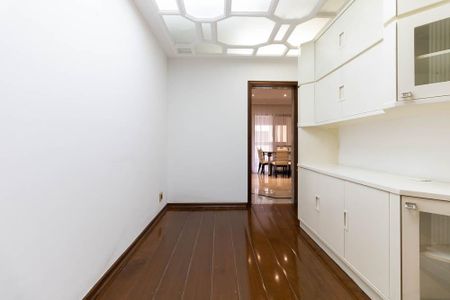 Apartamento à venda com 300m², 4 quartos e 4 vagas Apartamento à venda com 300m², 4 quartos e 4 vagasSala 2