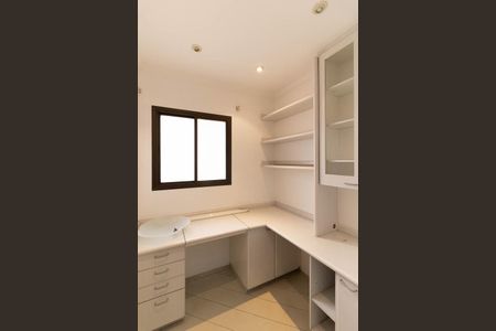 Apartamento à venda com 300m², 4 quartos e 4 vagas Apartamento à venda com 300m², 4 quartos e 4 vagasEscritório