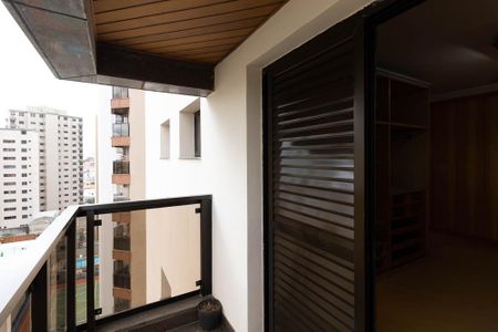 Apartamento à venda com 300m², 4 quartos e 4 vagas Apartamento à venda com 300m², 4 quartos e 4 vagasVaranda do Closet da Suíte 1