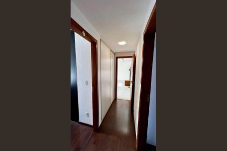 Apartamento à venda com 176m², 4 quartos e 2 vagas Apartamento à venda com 176m², 4 quartos e 2 vagasCorredor