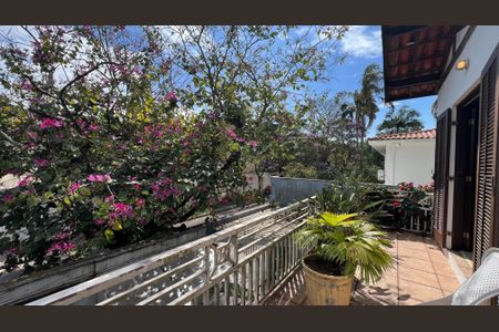 Casa à venda com 230m², 5 quartos e 2 vagas Casa à venda com 230m², 5 quartos e 2 vagasVaranda da suite