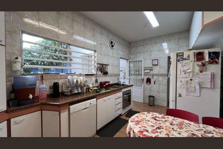 Casa à venda com 230m², 5 quartos e 2 vagas Casa à venda com 230m², 5 quartos e 2 vagasCozinha