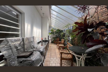 Casa à venda com 230m², 5 quartos e 2 vagas Casa à venda com 230m², 5 quartos e 2 vagasChurrasqueira