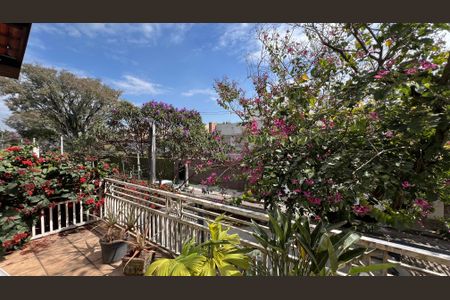 Casa à venda com 230m², 5 quartos e 2 vagas Casa à venda com 230m², 5 quartos e 2 vagasVaranda da suite