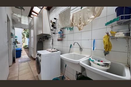 Casa à venda com 230m², 5 quartos e 2 vagas Casa à venda com 230m², 5 quartos e 2 vagasÁrea de Serviço