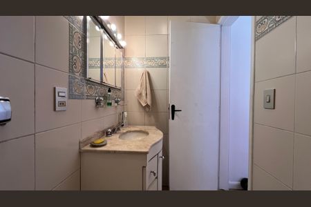 Casa à venda com 230m², 5 quartos e 2 vagas Casa à venda com 230m², 5 quartos e 2 vagasBanheiro da Suíte 2