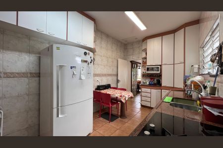 Casa à venda com 230m², 5 quartos e 2 vagas Casa à venda com 230m², 5 quartos e 2 vagasCozinha