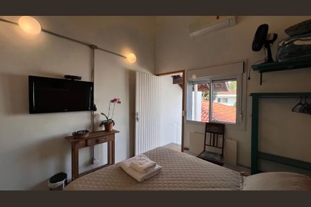 Casa à venda com 230m², 5 quartos e 2 vagas Casa à venda com 230m², 5 quartos e 2 vagasSuite 5