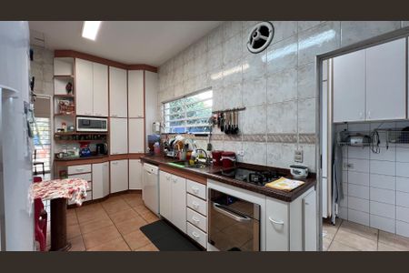 Casa à venda com 230m², 5 quartos e 2 vagas Casa à venda com 230m², 5 quartos e 2 vagasCozinha