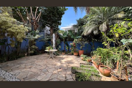 Casa à venda com 230m², 5 quartos e 2 vagas Casa à venda com 230m², 5 quartos e 2 vagasQuintal