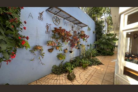 Casa à venda com 230m², 5 quartos e 2 vagas Casa à venda com 230m², 5 quartos e 2 vagasTerraço da suite