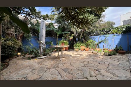 Casa à venda com 230m², 5 quartos e 2 vagas Casa à venda com 230m², 5 quartos e 2 vagasQuintal