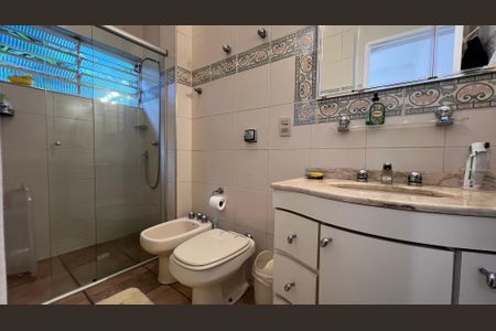 Casa à venda com 230m², 5 quartos e 2 vagas Casa à venda com 230m², 5 quartos e 2 vagasBanheiro da Suíte 2