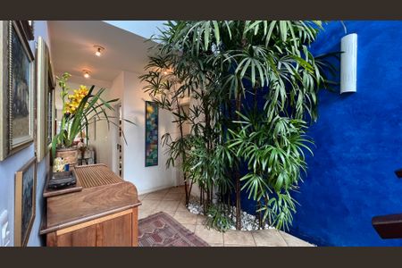 Casa à venda com 230m², 5 quartos e 2 vagas Casa à venda com 230m², 5 quartos e 2 vagasHall social