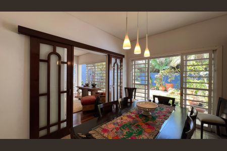 Casa à venda com 230m², 5 quartos e 2 vagas Casa à venda com 230m², 5 quartos e 2 vagasSala de Jantar