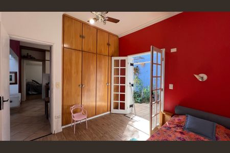 Casa à venda com 230m², 5 quartos e 2 vagas Casa à venda com 230m², 5 quartos e 2 vagasSuite 2