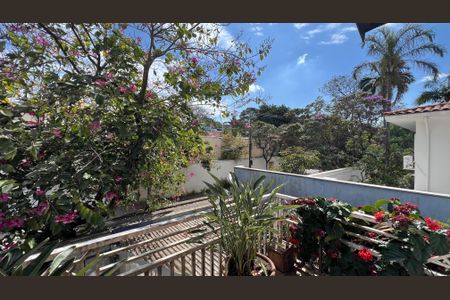 Casa à venda com 230m², 5 quartos e 2 vagas Casa à venda com 230m², 5 quartos e 2 vagasVaranda da suite