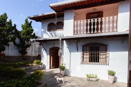 Casa à venda com 387m², 4 quartos e 3 vagasFachada