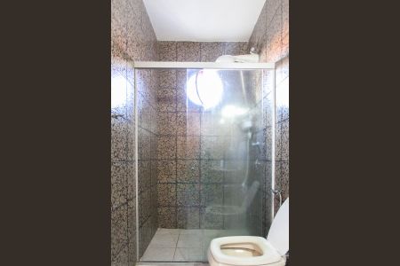 Casa à venda com 387m², 4 quartos e 3 vagasBanheiro da Suíte 2