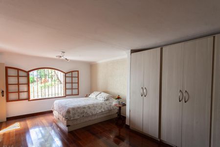 Casa à venda com 387m², 4 quartos e 3 vagasSuíte 1