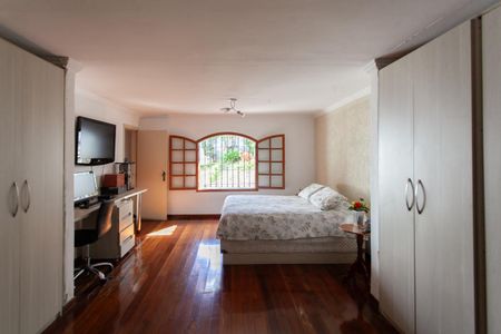 Casa à venda com 387m², 4 quartos e 3 vagasSuíte 1