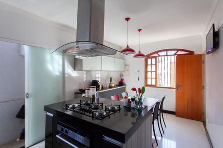 Casa à venda com 387m², 4 quartos e 3 vagasCozinha