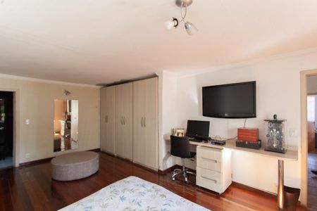 Casa à venda com 387m², 4 quartos e 3 vagasSuíte 1