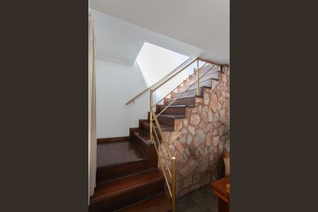 Casa à venda com 387m², 4 quartos e 3 vagasEscada