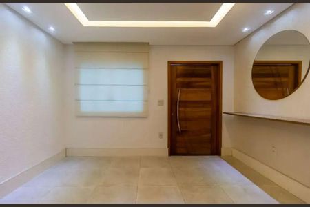 Casa à venda com 200m², 2 quartos e 3 vagas Casa à venda com 200m², 2 quartos e 3 vagasSala