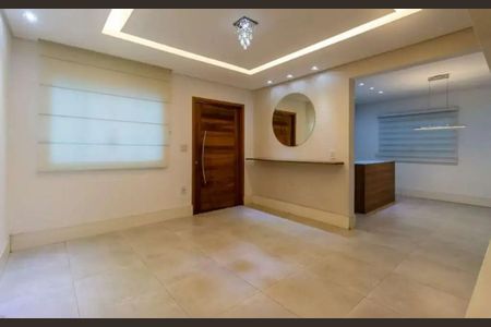 Casa à venda com 200m², 2 quartos e 3 vagas Casa à venda com 200m², 2 quartos e 3 vagasSala