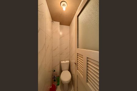 Apartamento à venda com 133m², 2 quartos e 1 vaga Apartamento à venda com 133m², 2 quartos e 1 vagaBanheiro de Serviço