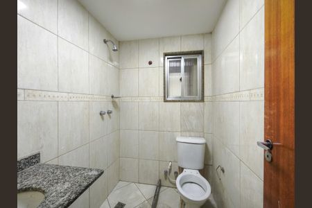 Apartamento à venda com 90m², 2 quartos e sem vaga Apartamento à venda com 90m², 2 quartos e sem vagaBanheiro de serviço