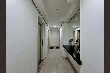Apartamento para alugar com 45m², 2 quartos e 1 vaga Apartamento para alugar com 45m², 2 quartos e 1 vagaHall Apartamento