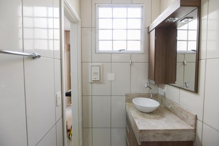 Casa de condomínio para alugar com 100m², 3 quartos e 2 vagas Casa de condomínio para alugar com 100m², 3 quartos e 2 vagasBanheiro da Suíte 2