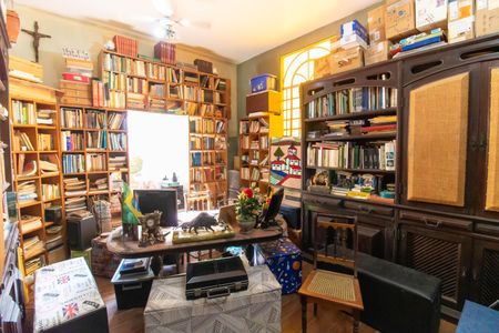 Casa à venda com 371m², 7 quartos e 4 vagas Casa à venda com 371m², 7 quartos e 4 vagasQuarto