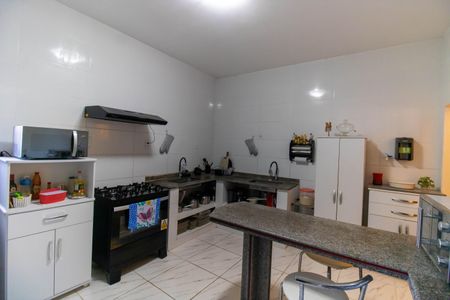 Casa à venda com 371m², 7 quartos e 4 vagas Casa à venda com 371m², 7 quartos e 4 vagasCozinha
