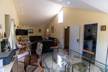 Casa à venda com 371m², 7 quartos e 4 vagas Casa à venda com 371m², 7 quartos e 4 vagasSala 2