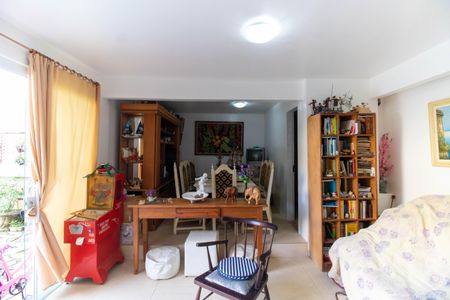 Casa à venda com 371m², 7 quartos e 4 vagas Casa à venda com 371m², 7 quartos e 4 vagasÁrea externa
