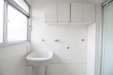 Apartamento à venda com 80m², 3 quartos e 1 vagaÁrea de Serviço