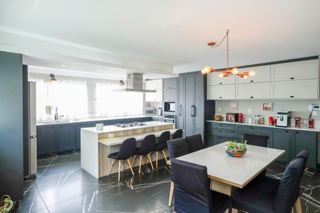 Casa à venda com 442m², 4 quartos e 6 vagasCozinha