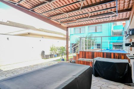 Casa à venda com 442m², 4 quartos e 6 vagasQuintal