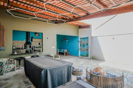 Casa à venda com 442m², 4 quartos e 6 vagasQuintal