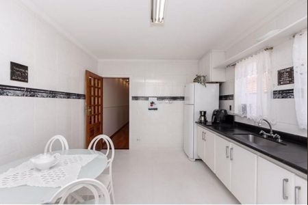 Casa à venda com 225m², 4 quartos e sem vaga
