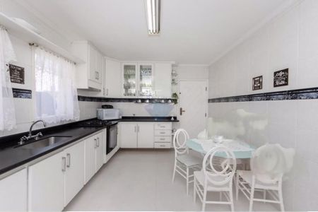 Casa à venda com 225m², 4 quartos e sem vaga