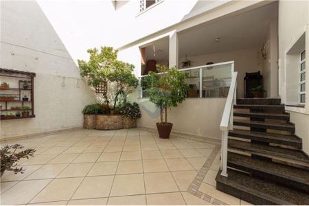 Casa à venda com 380m², 3 quartos e 4 vagas